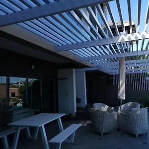 Gordon's Shore Luxury - Solar Powered Apartment